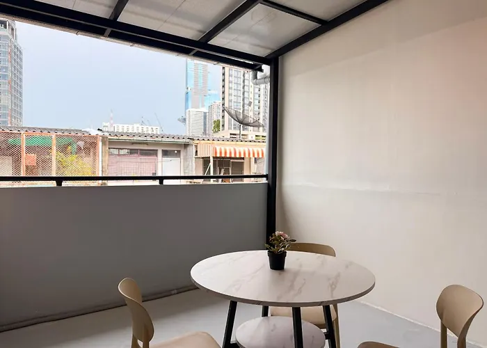 Villa Serenova Siam Paragon, *